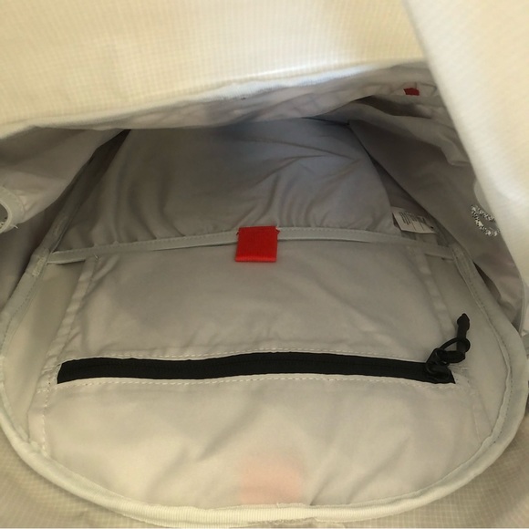 Nike ACG Backpack 32L Aysen Hiking Trail Bag 'Photon Dust' DV4054-100 - Picture 7 of 8